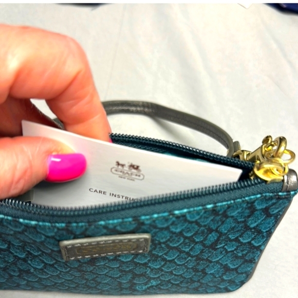 Coach Teal Wristlet Clutch mermaid 🧜‍♀️ NWT - Picture 2 of 4
